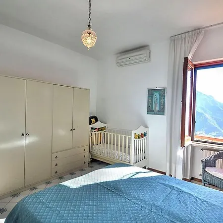 Sleeps 5 Pool Air Con Wifi Ravello