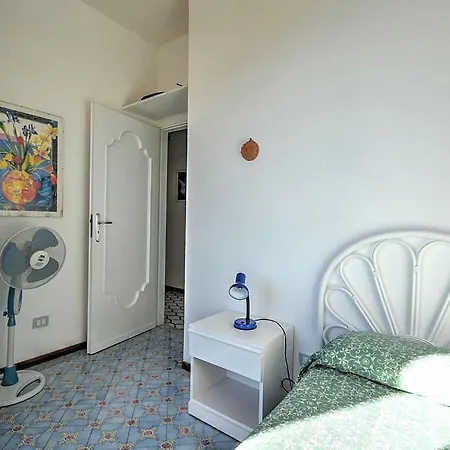 Apartment Sleeps 5 Pool Air Con Wifi