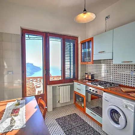 Sleeps 5 Pool Air Con Wifi